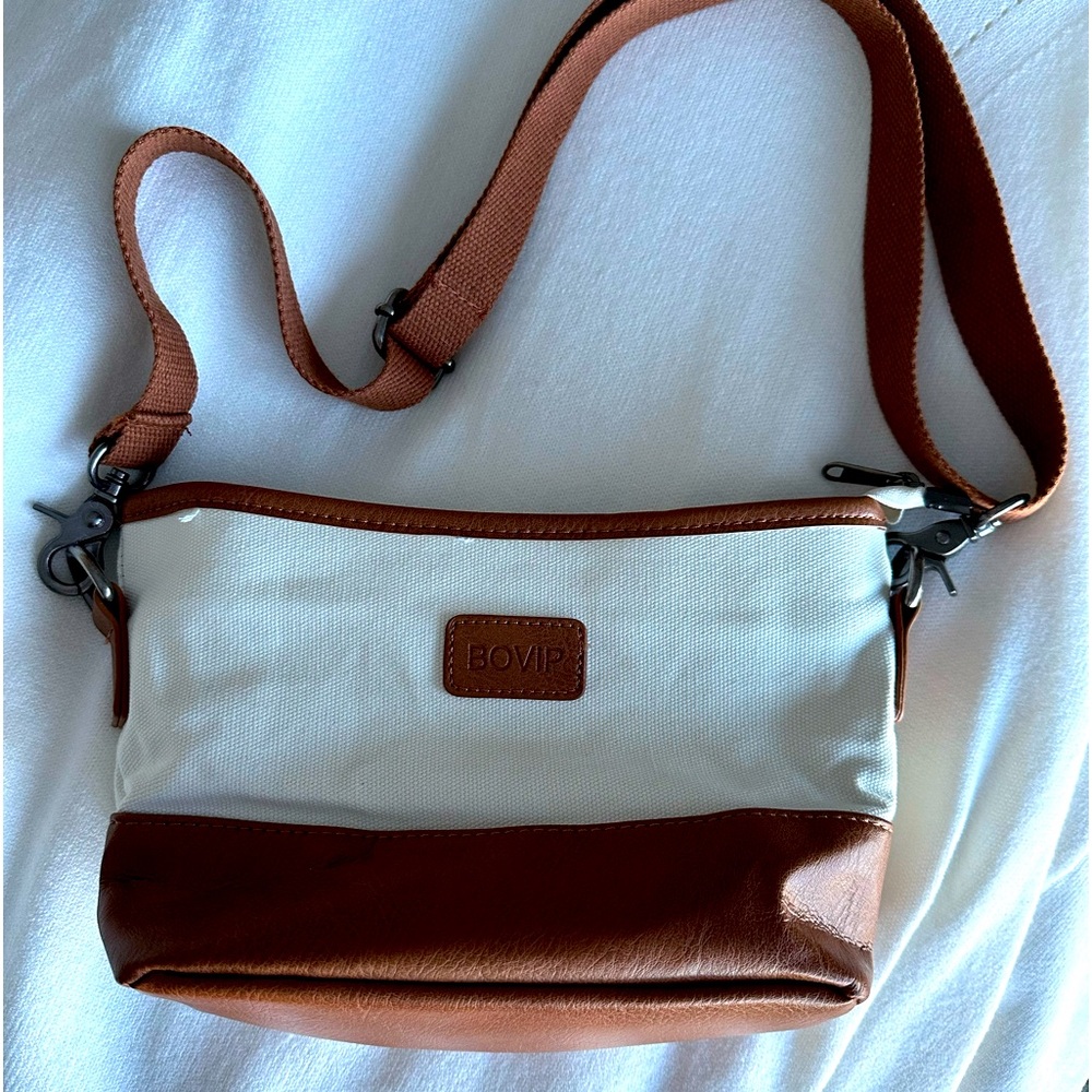 Adjustable strap crossbody bag- New!